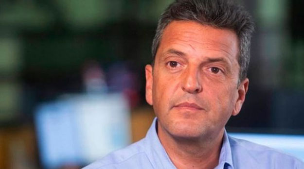 Massa deshojando margaritas