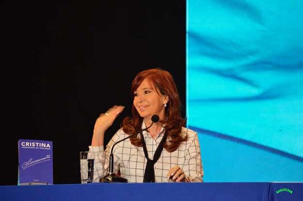 Cristina presentó «Sinceramente» en Mendoza