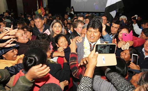 Campaña internacional «Un Abrazo Para Bolivia» por la continuidad del proceso de cambio