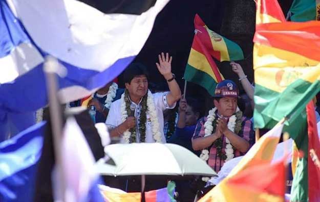 Evo enfrenta arremetida conservadora con apoyo de la OEA y EEUU