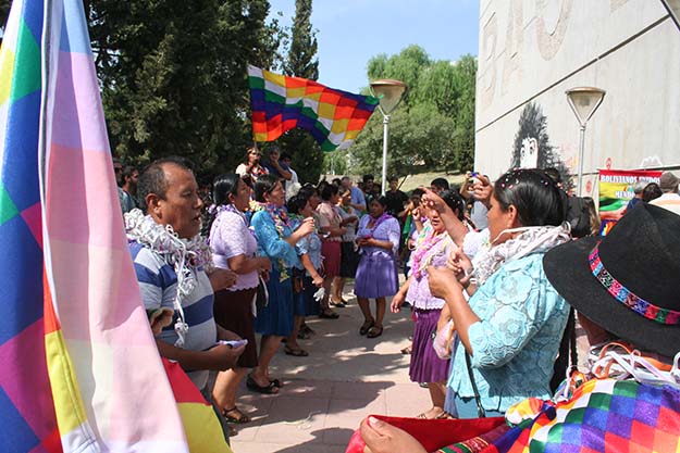El color y la danza andina también fueron un homenaje a Evo