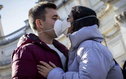 Pandemia restringirá para siempre los abrazos y dar la mano de saludo