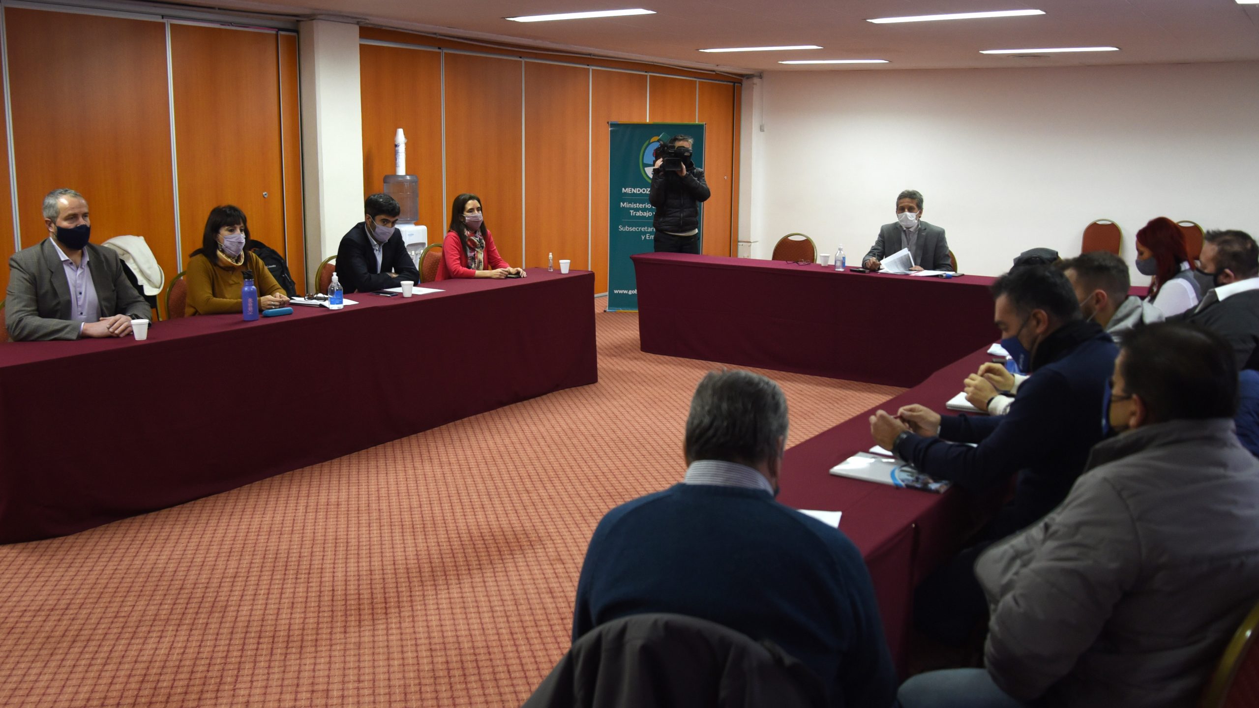 El gobierno de Mendoza convocó a los gremios estatales, pero se olvidó del SUTe
