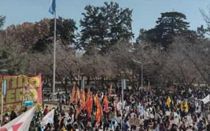 Una multitudinaria concentración de trababajadoras y trabajadores estatales copó la mañana en Mendoza