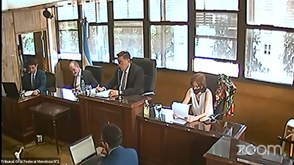 Audiencia 18 / La defensa oficial comenzó su alegato