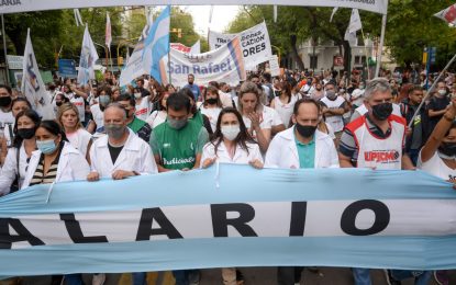 Trabajadores de la educación marcharon junto a otros sectores durante el Carrusel Vendimial