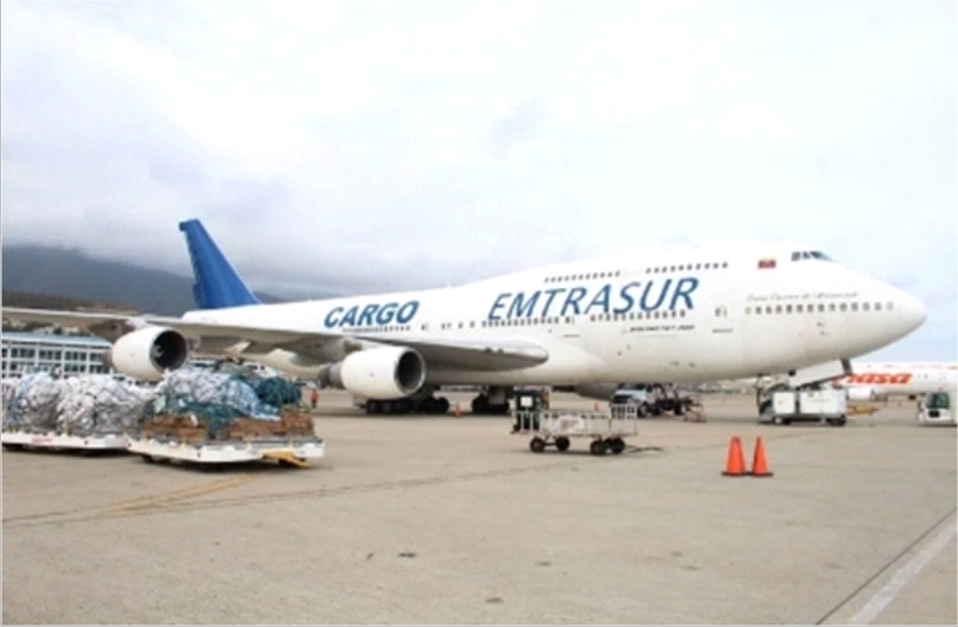 Un avión en Ezeiza, una no noticia y una operación banal