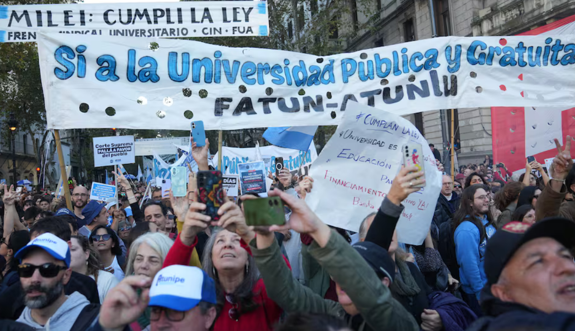 Masiva marcha universitaria para reclamar al gobierno que cumpla con la ley de financiamiento